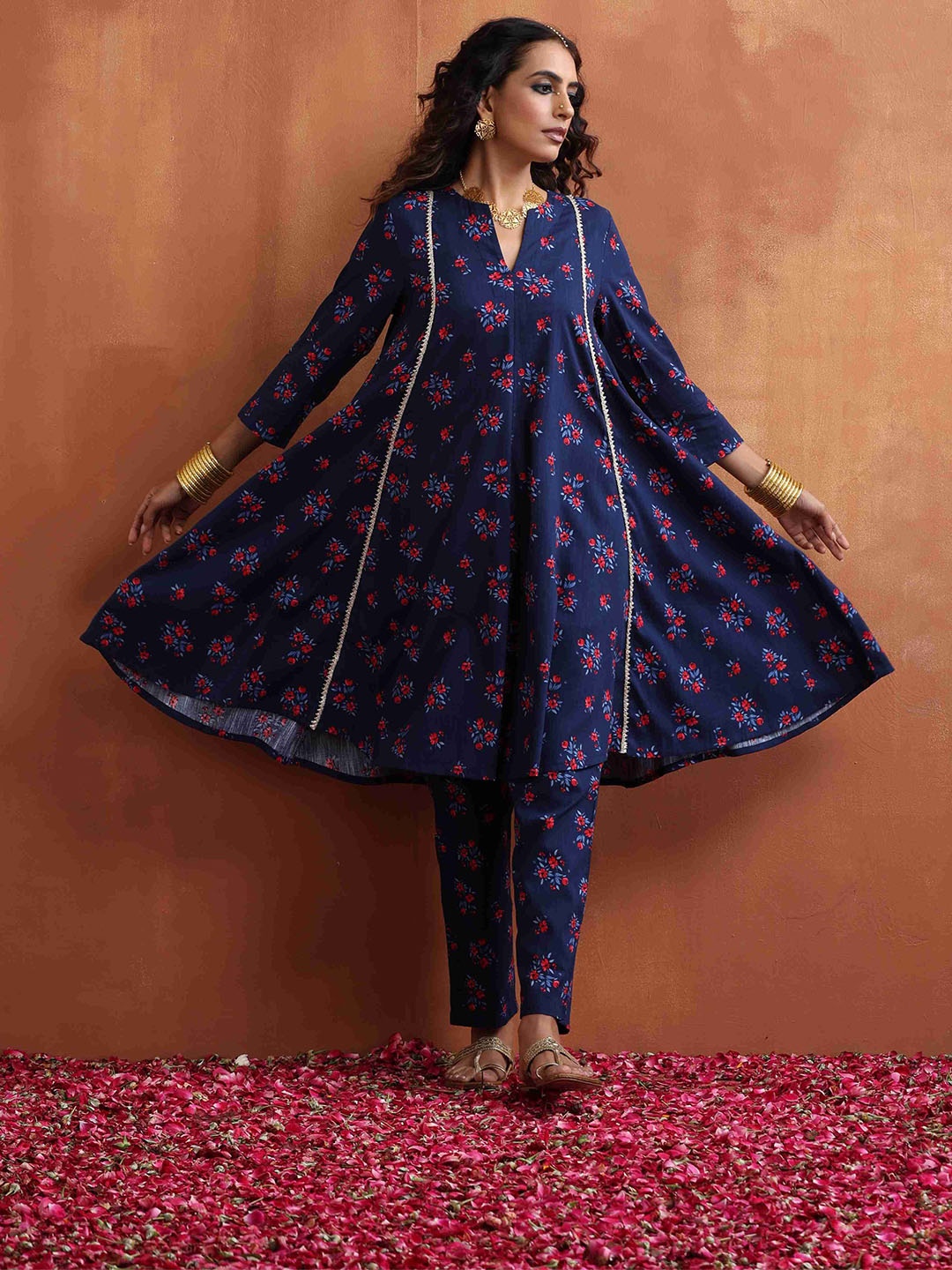 

trueBrowns Floral Printed Anarkali Tunic With Trousers, Navy blue