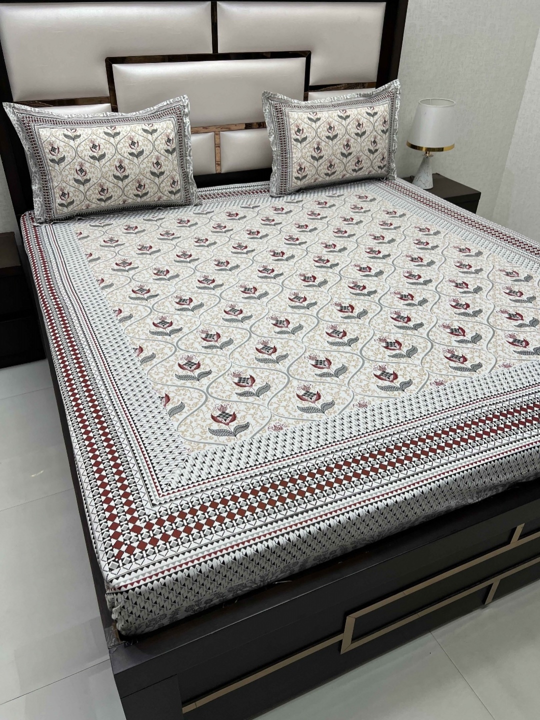 

Pure Decor Lifestyle Beige Ethnic Motifs 260 TC King Bedsheet With 2 Pillow Covers