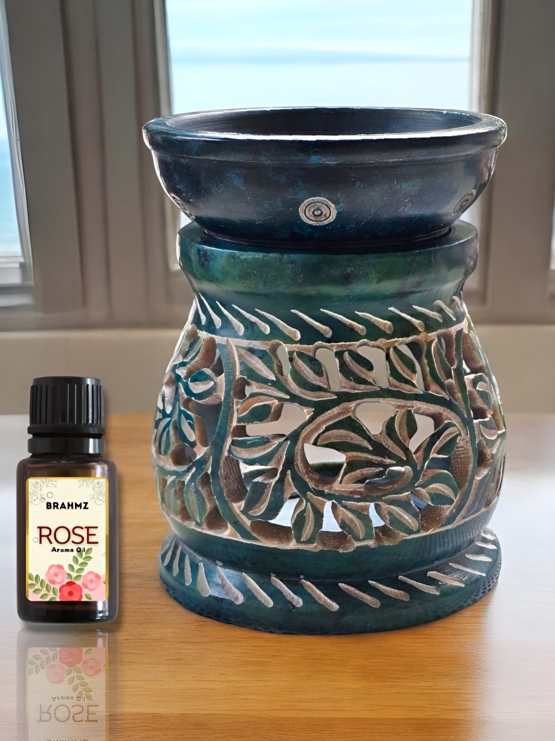 

Brahmz Teal-Blue Rose Aroma Oil Diffuser With 2 Tealights and Rose Oil