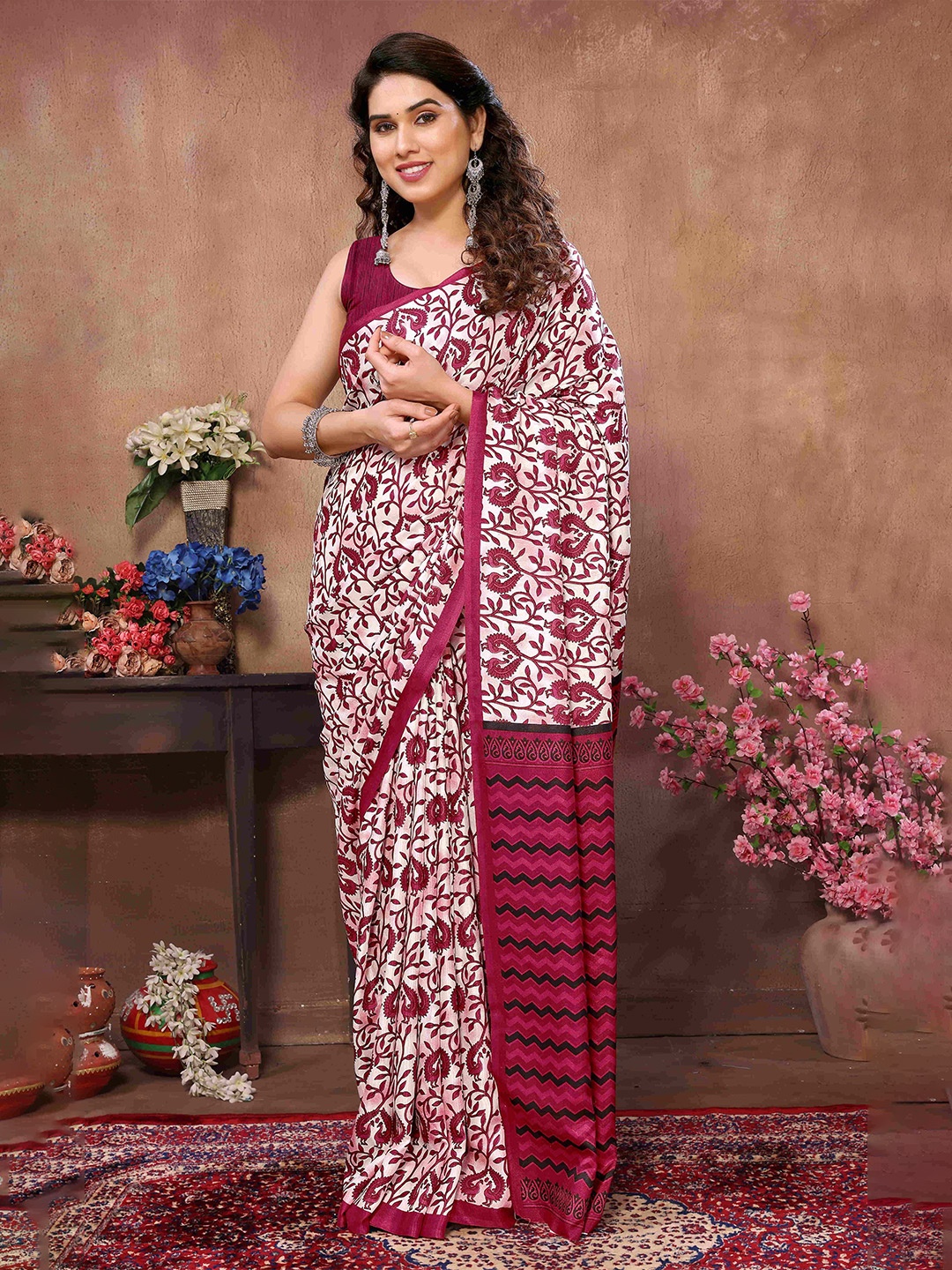 

sareyavella Ethnic Motif Printed Saree With Blouse Piece, Maroon