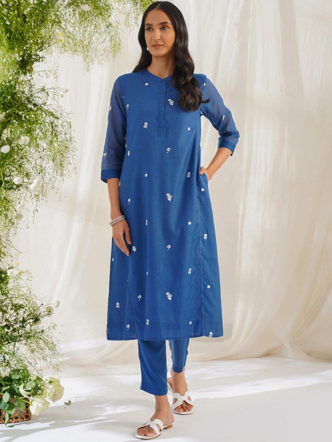 

JAYPORE Floral Embroidered Band Collar Cotton Silk A-Line Kurta, Blue