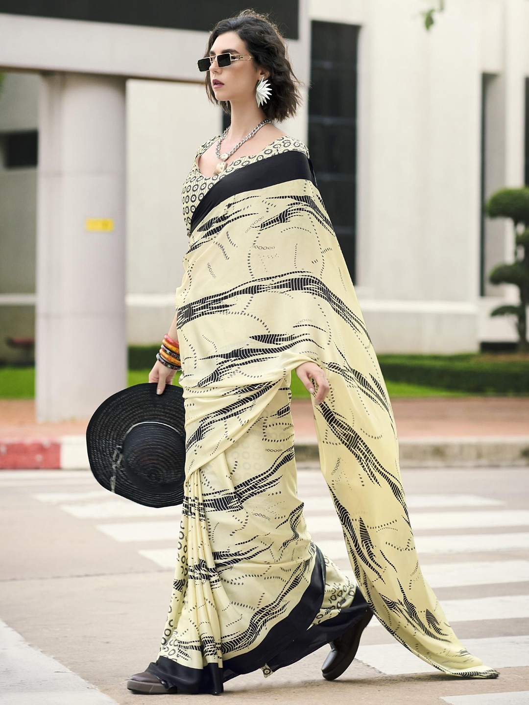 

DIVASTRI Satin Designer Saree, Beige