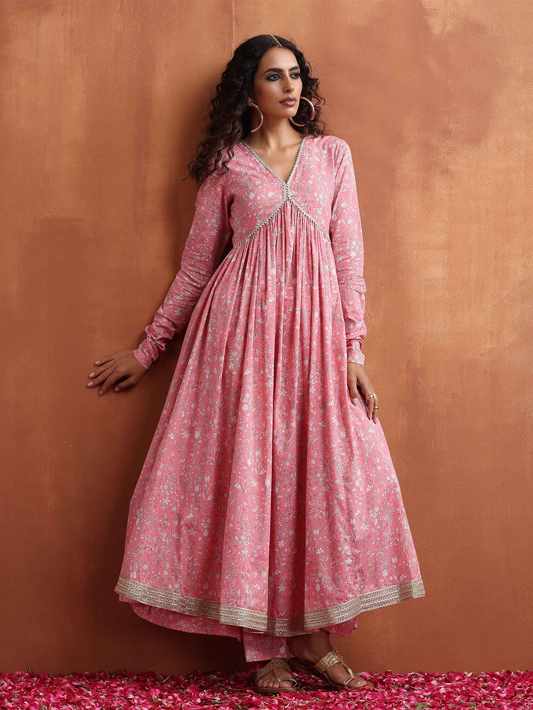 

trueBrowns Floral Printed Empire Gotta Patti Pure Cotton Anarkali Kurta with Trouser, Pink