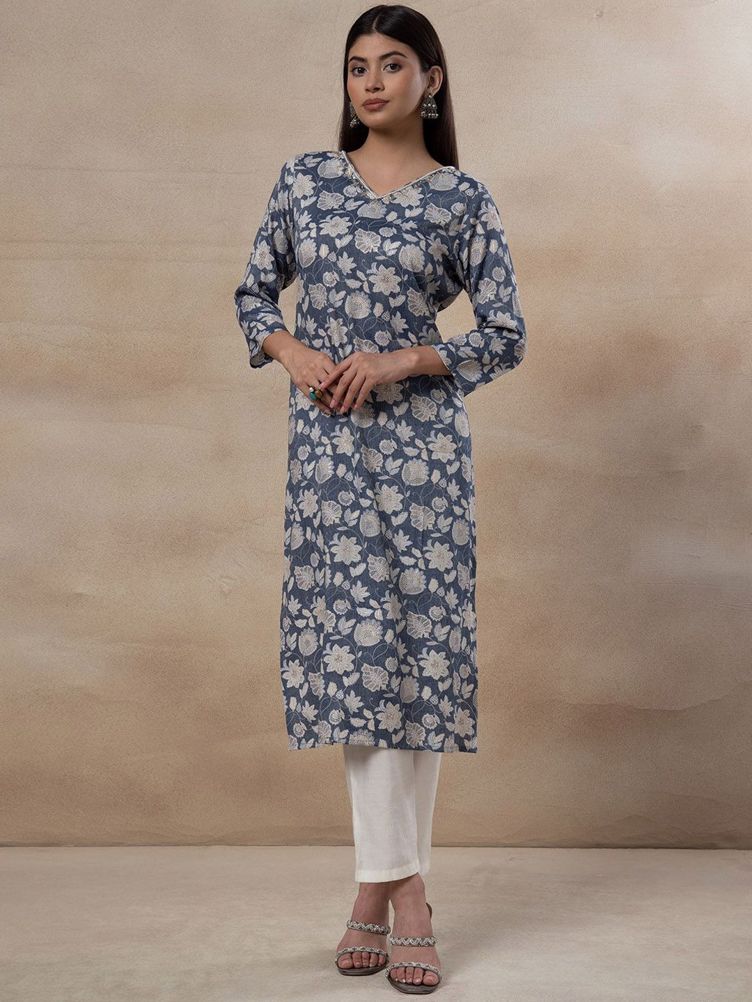 

INDYA Floral Printed V-neck Three-quarter Sleeves Straight Kurta, Blue