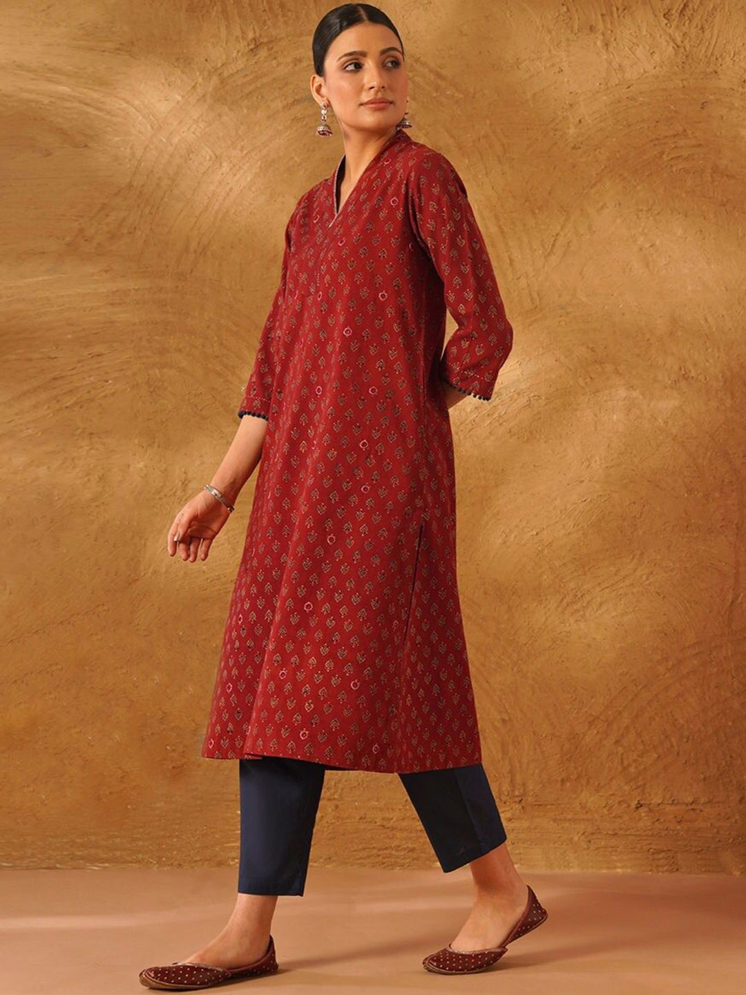 

JAYPORE Ethnic Motifs Printed V-Neck Straight Cotton Kurta, Red