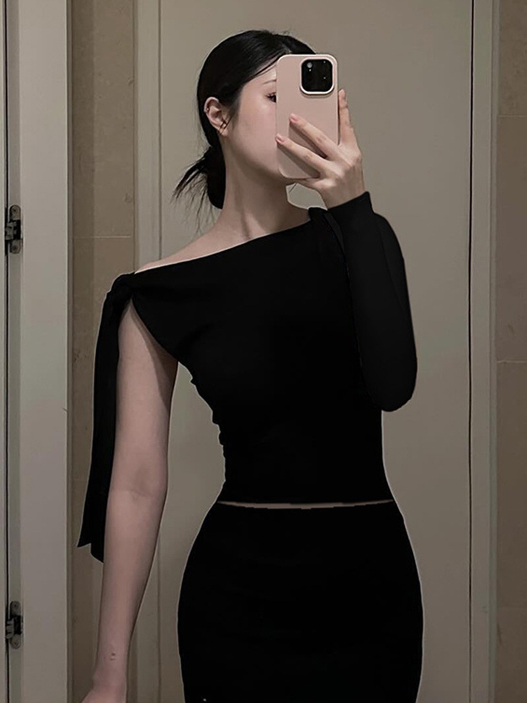 

LULU & SKY Women Solid One Shoulder Top, Black