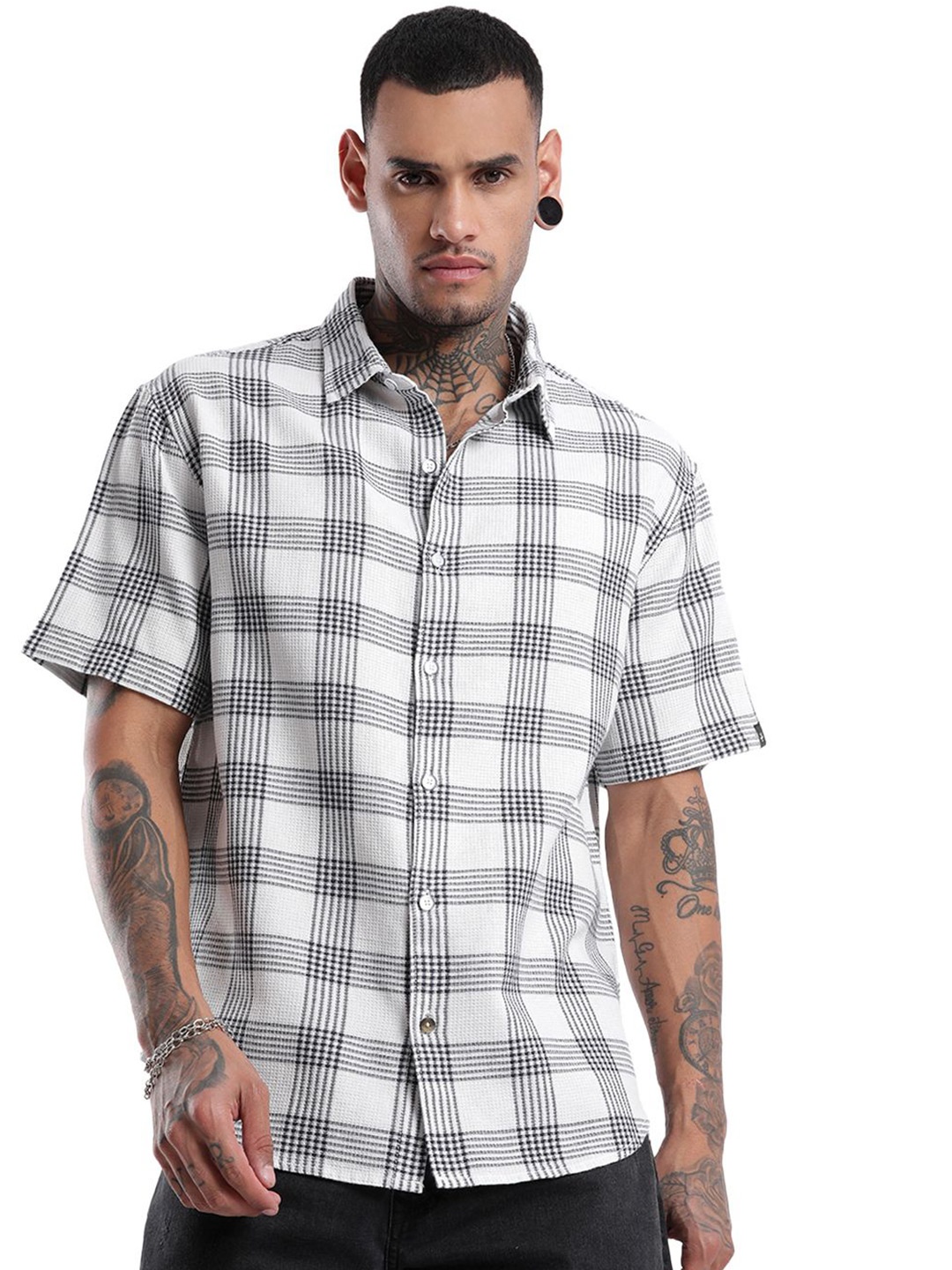 

WROGN Men Spread Collar Tartan Checked Cotton Relaxed Fit Casual Shirt, White