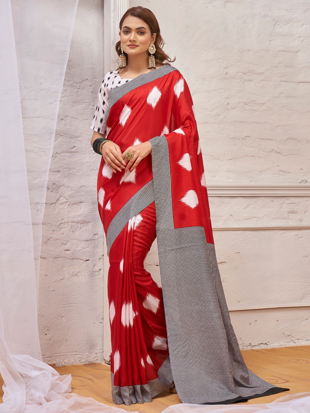 

KALINI Geometric Printed Bagru Saree, Red