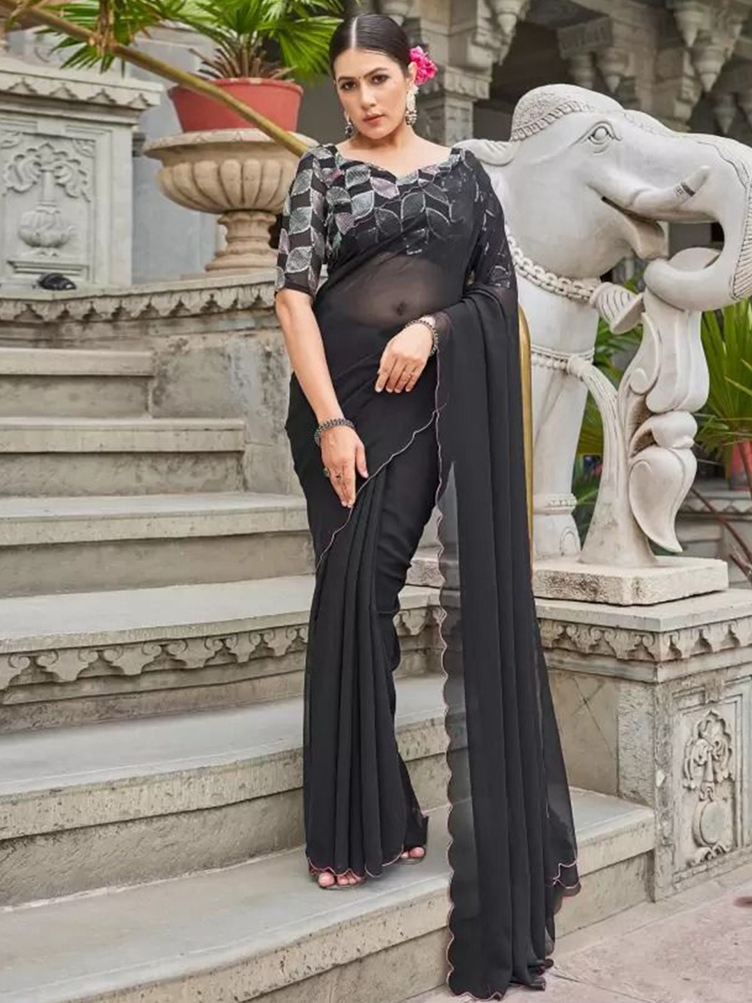 

DIVASTRI Solid Embroidered Designer Saree, Black