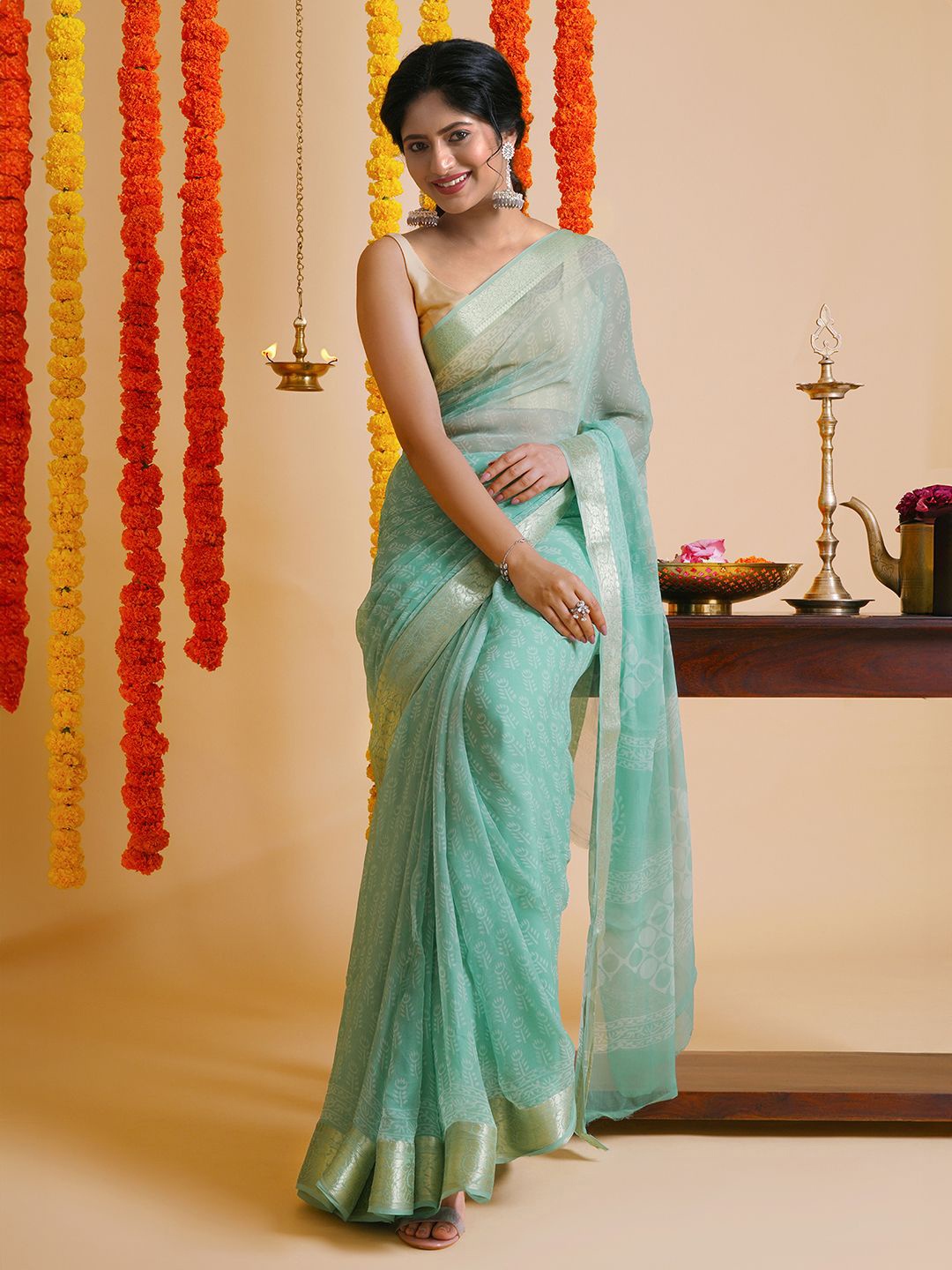 

TEEJH Dabu Zari Pure Chiffon Saree, Turquoise blue