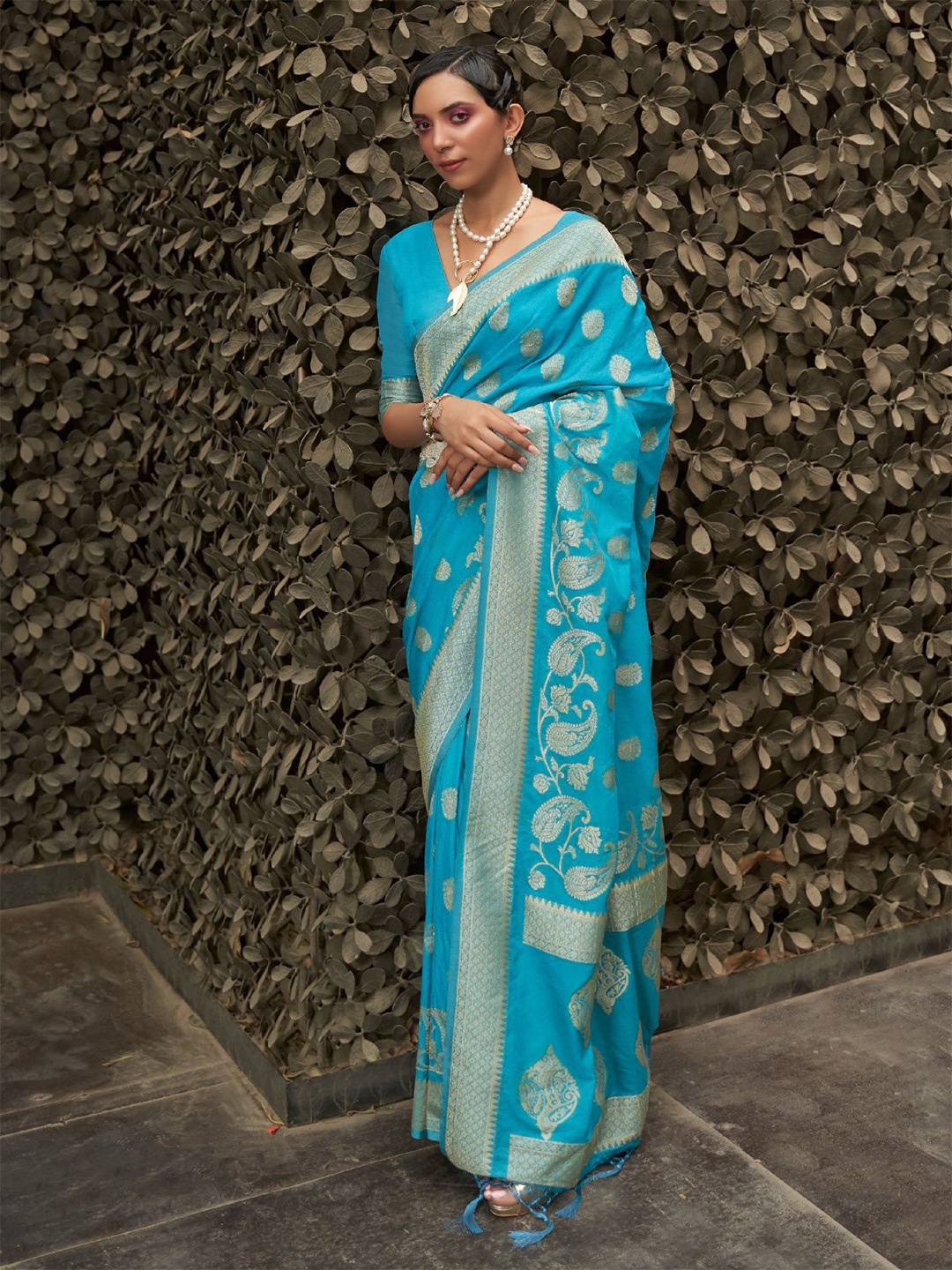 

ODETTE Woven Design Zari Saree, Blue