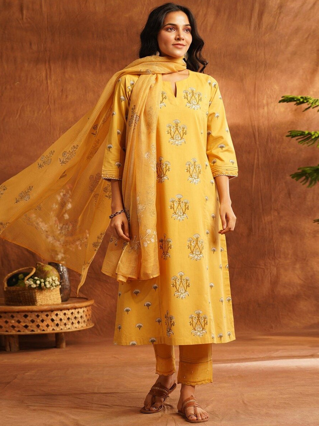 

JAYPORE Floral Printed Notch Neck Pure Cotton Straight Kurta, Yellow