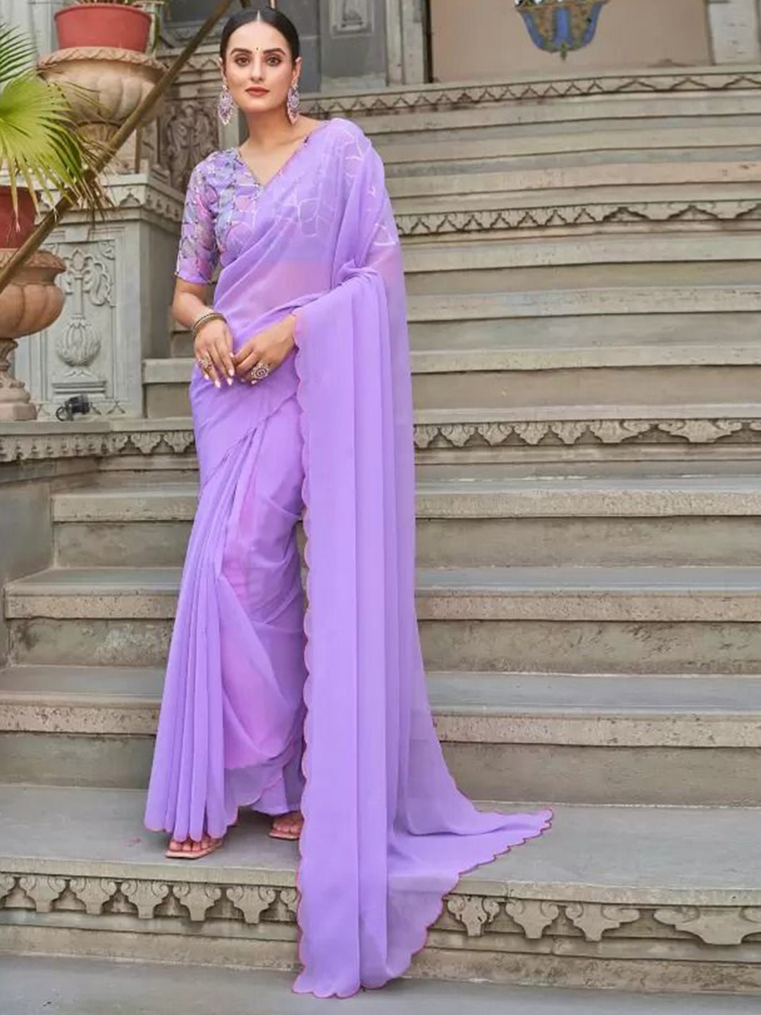 

DIVASTRI Solid Embroidered Saree, Purple
