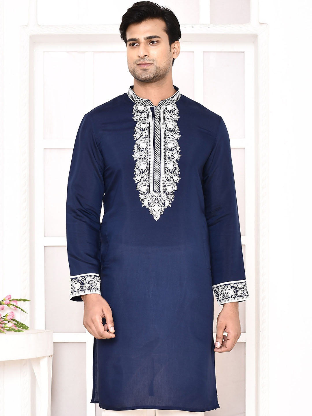 

MAAHI FABS Men Floral Thread Work Kurta, Blue