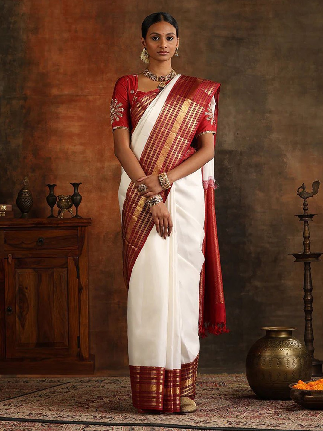 

revika Zari Pure Silk Kanjeevaram Saree, White