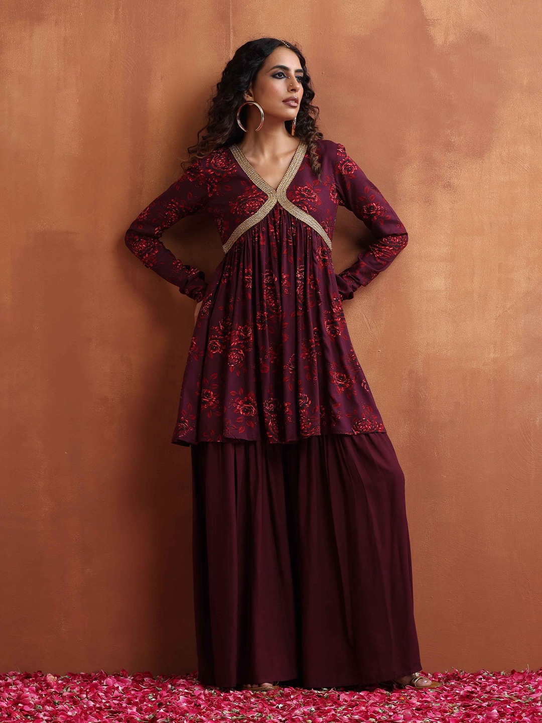 

trueBrowns Floral Printed V-Neck Empire Gotta Patti Anarkali Kurta With Sharara, Maroon