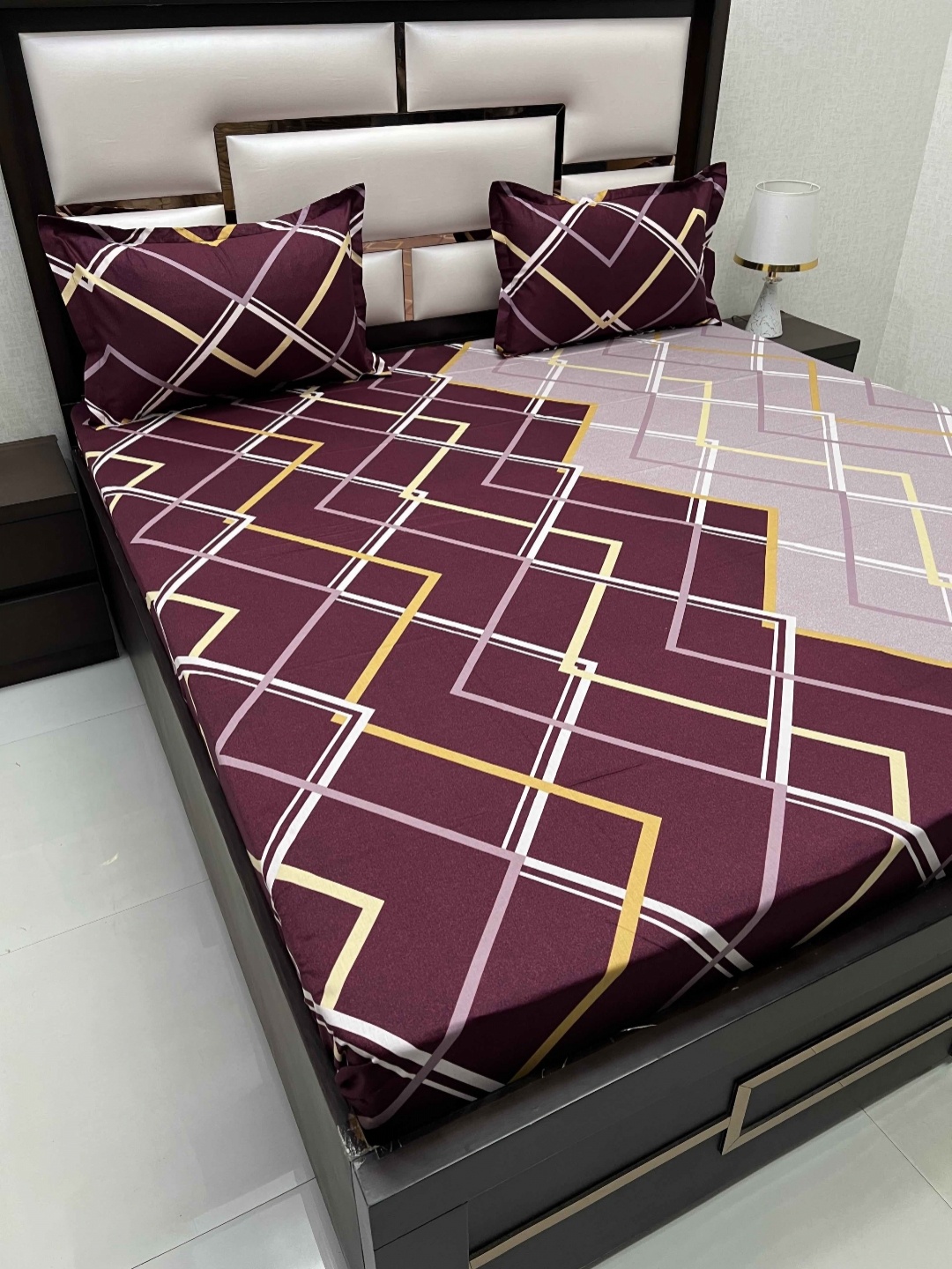 

Pure Decor Purple & Mauve Geometric Queen Bedsheet with 2 Pillow Covers