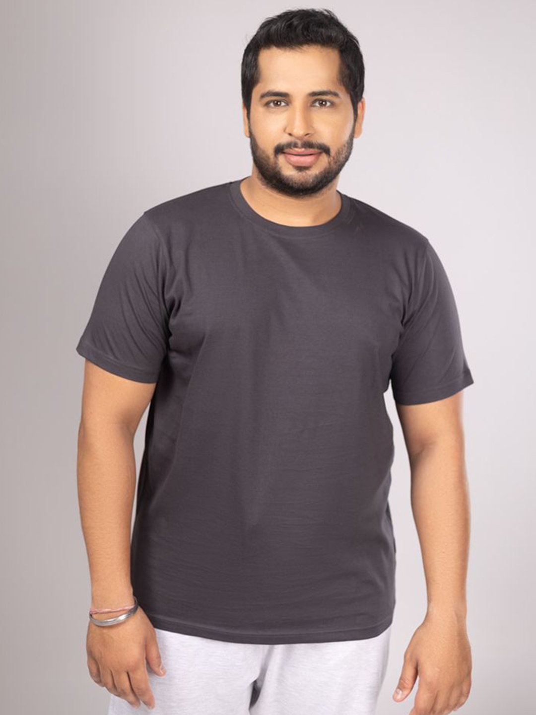 

Sizeupp Men Solid Round Neck Cotton Plus Size T-shirt, Grey