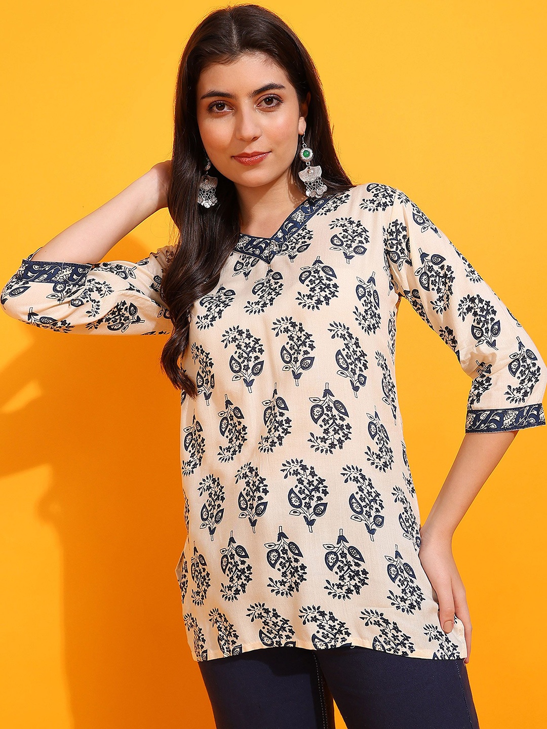 

Mialo fashion Ethnic Motifs Printed V-Neck Kurti, White