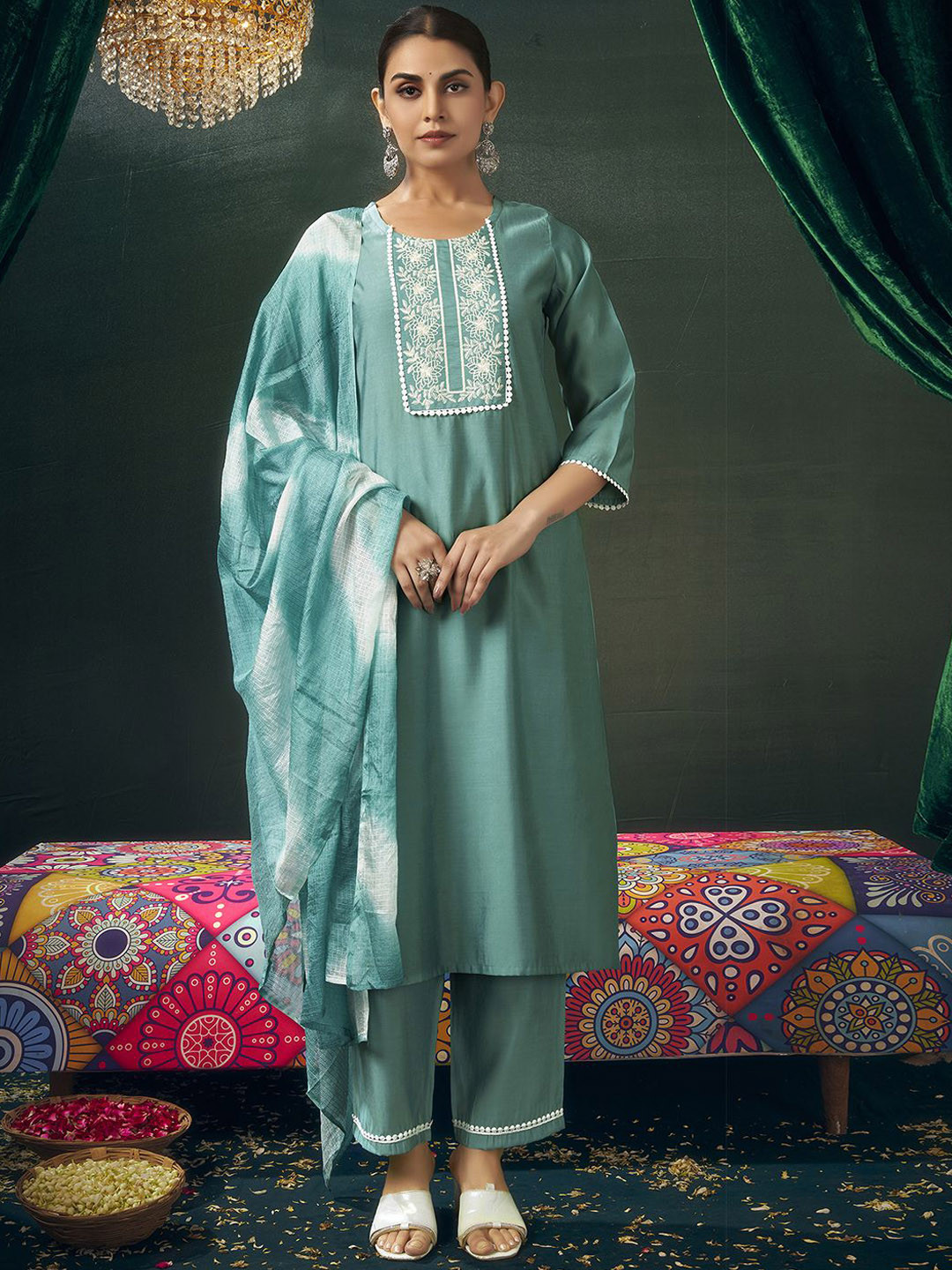 

SKYLEE Green Ethnic Motifs Embroidered Thread Work Chanderi Kurta With Trousers & Dupatta, Sea green