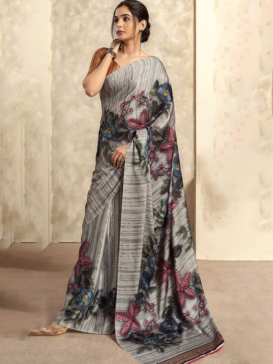 

DIVASTRI Floral Printed Saree, Pink