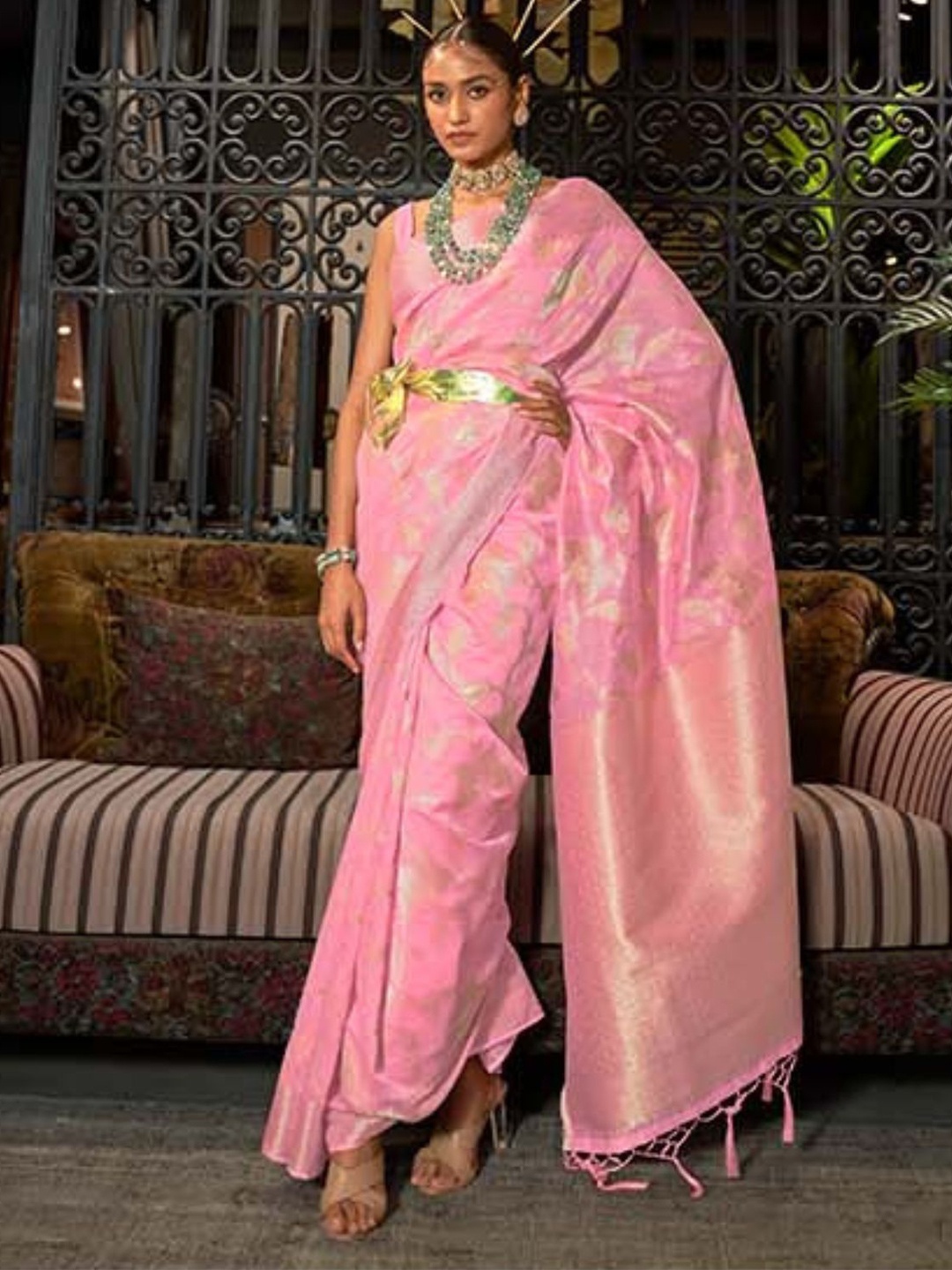 

ODETTE Woven Design Zari Saree, Pink