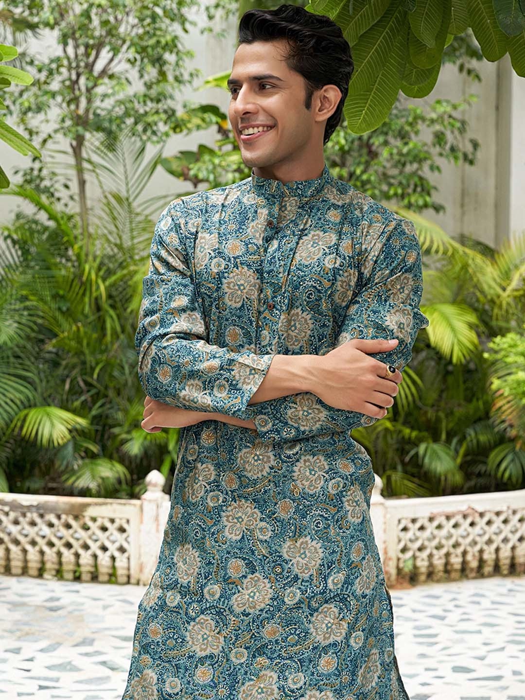 

Shasak Floral Printed Mandarin Collar Straight Kurta, Blue