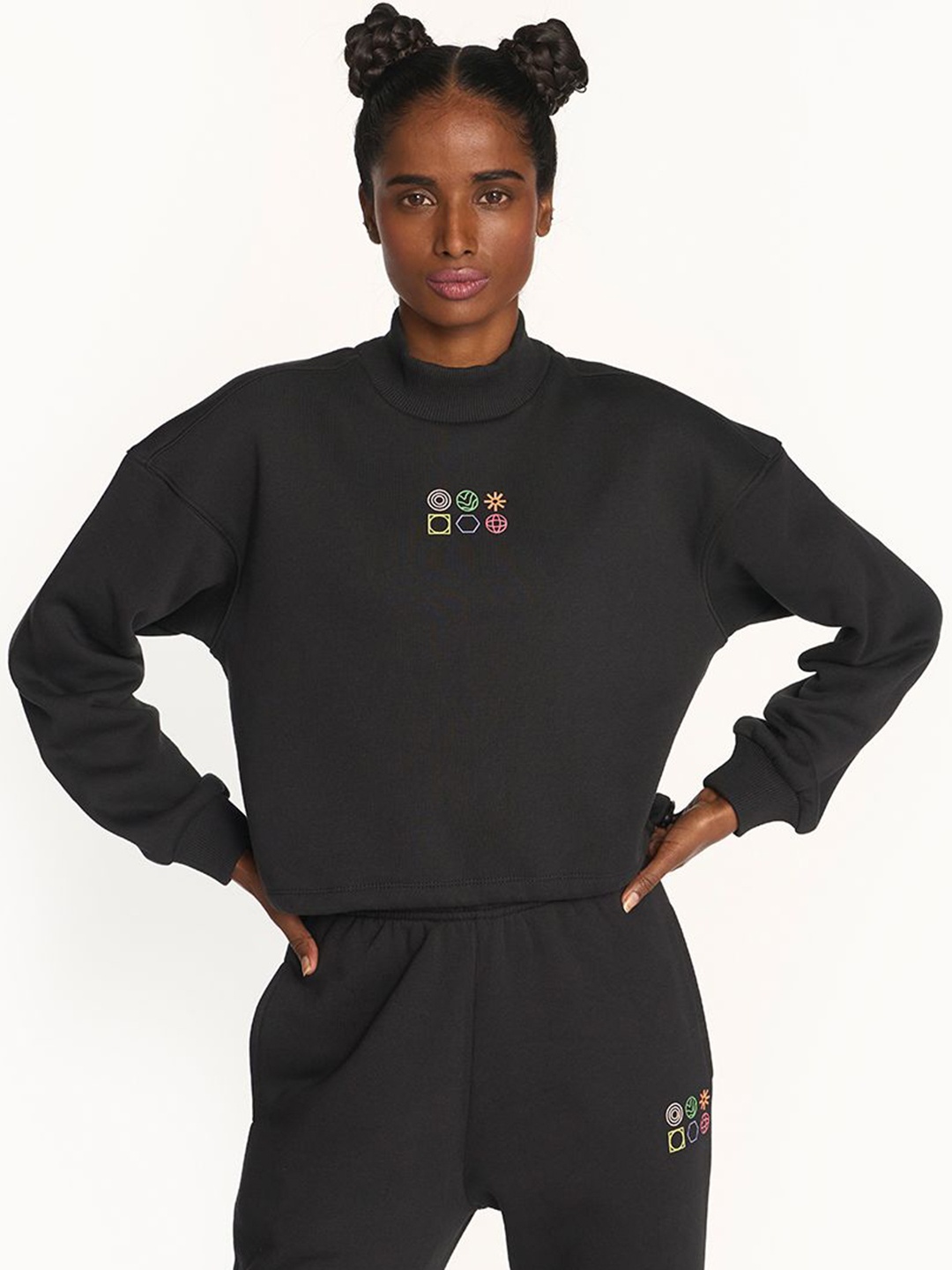 

Hunnit Plus Women Embroidered Cropped Sporty Jacket, Black