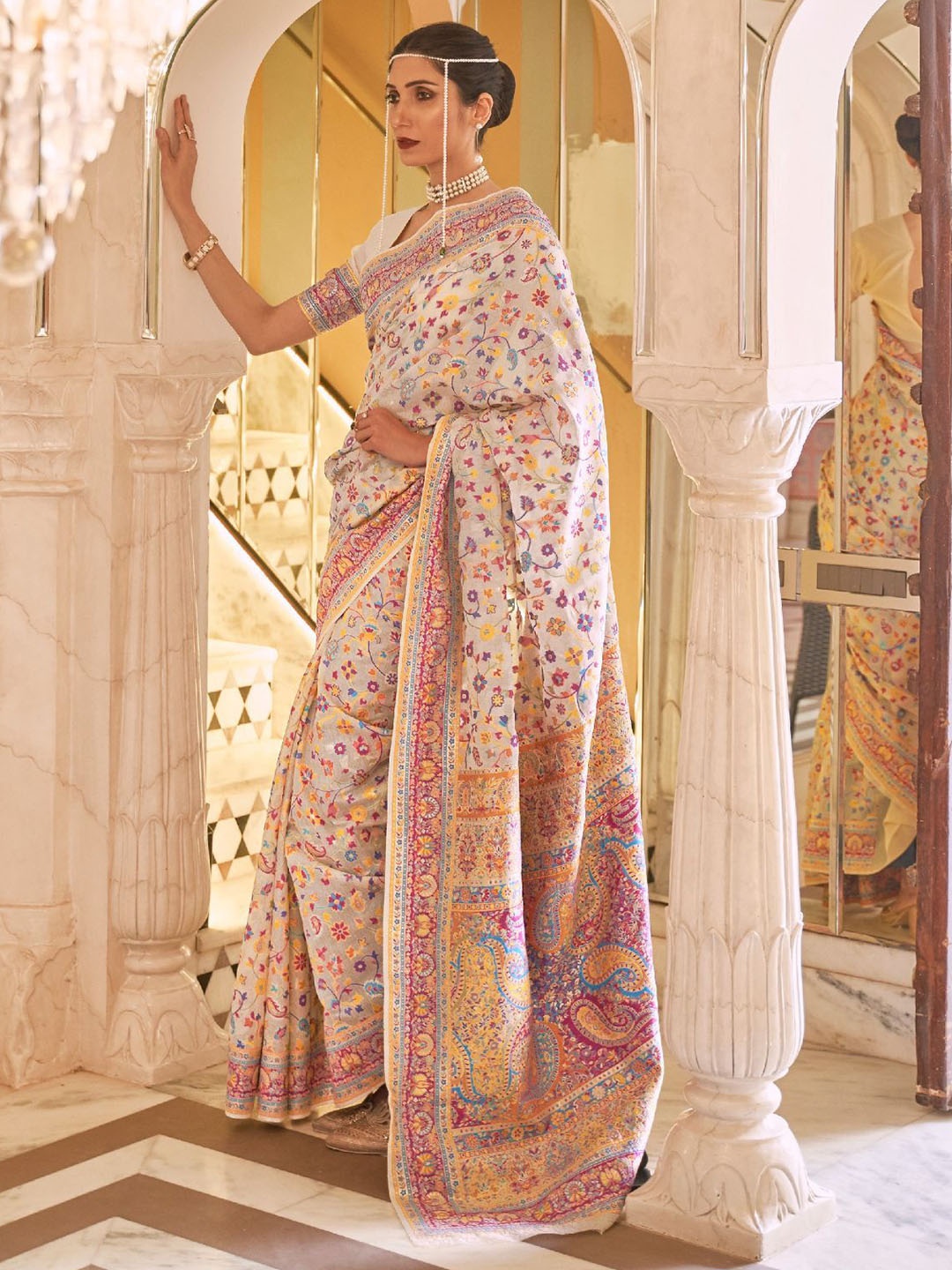 

ODETTE Paisley Printed Zari Saree, Beige