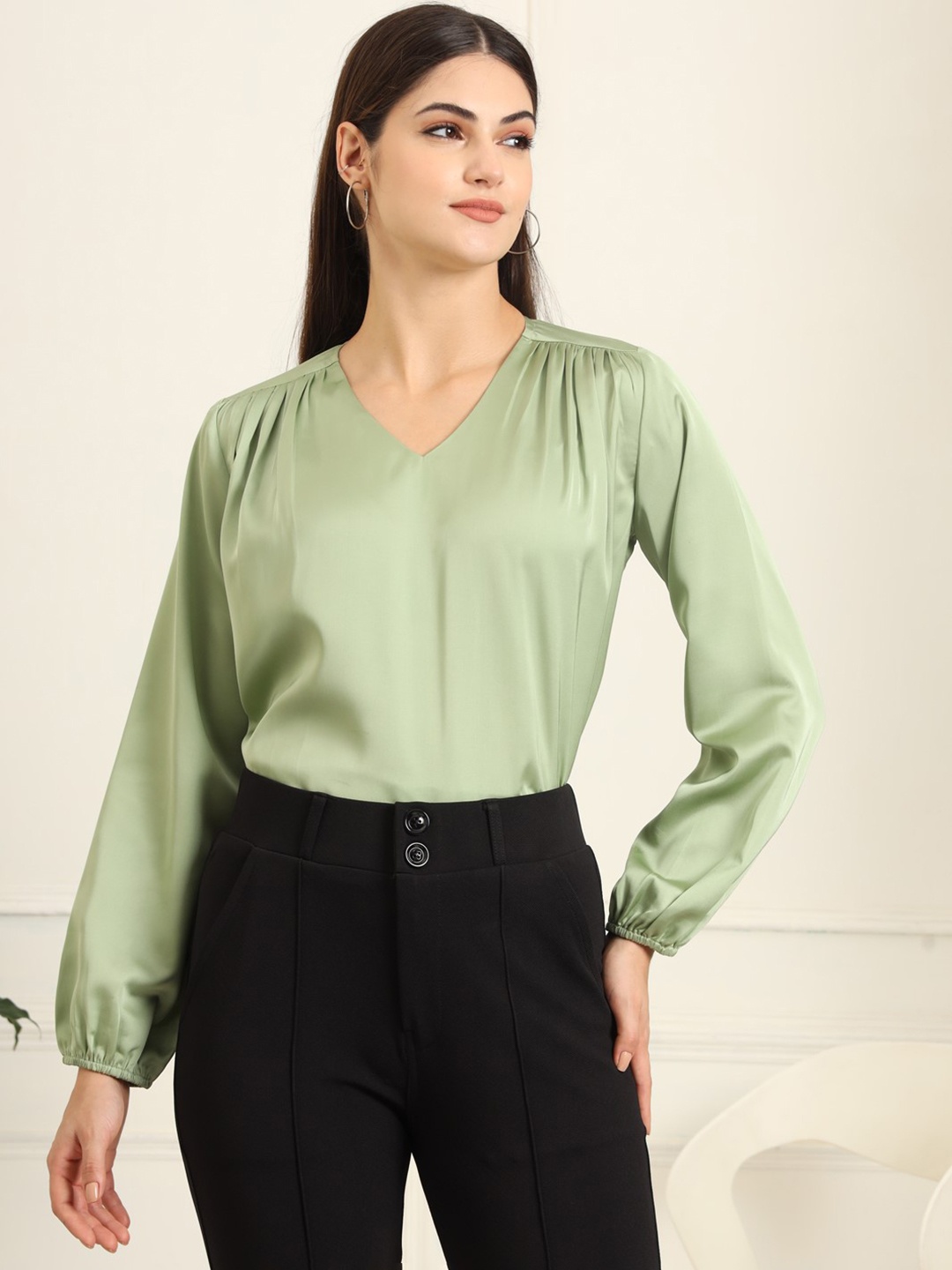

FITHUB Women Solid V-Neck Top, Green