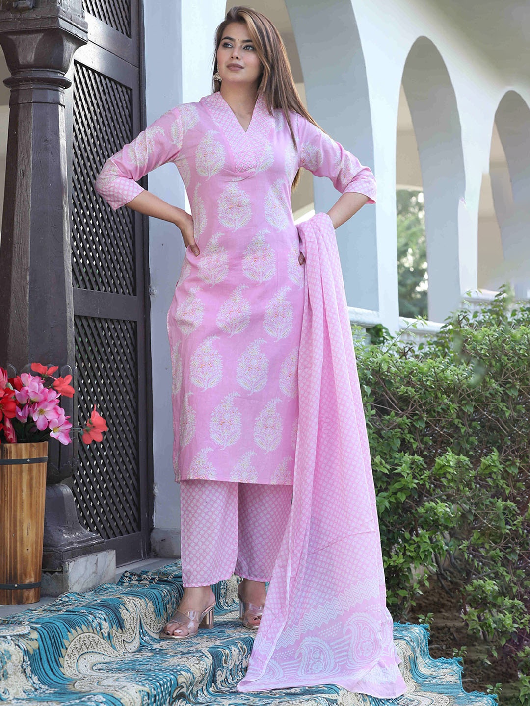 

SINGNI Women Floral Printed Regular Pure Cotton Kurta with Palazzos & With Dupatta, Pink