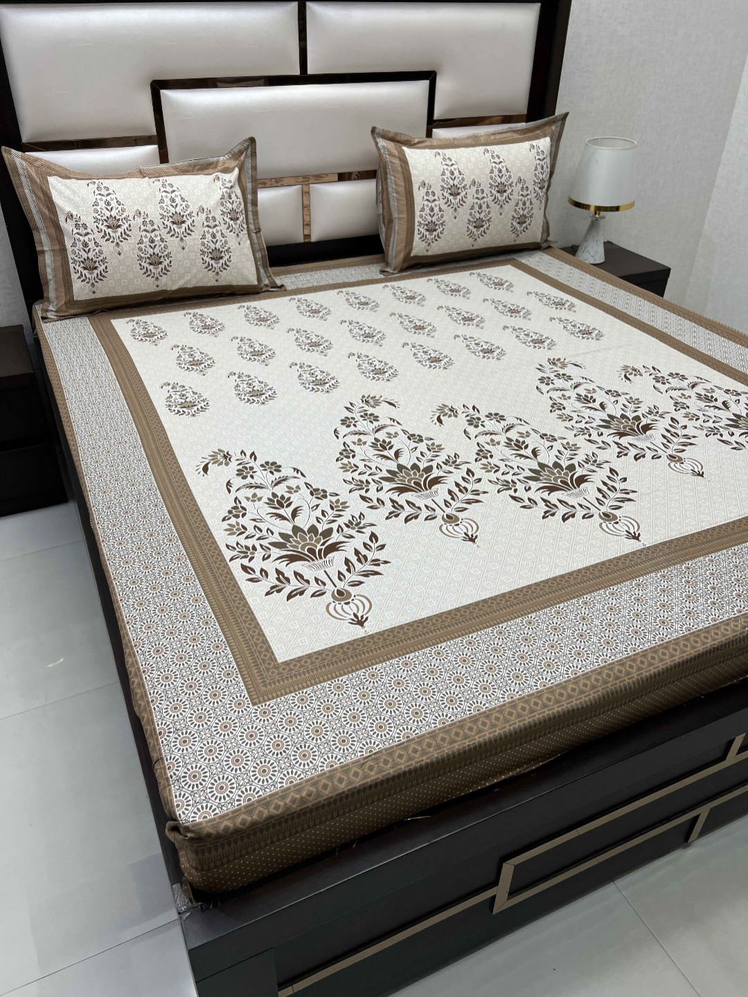 

Pure Decor Lifestyle Beige Ethnic Motifs 260 TC Pure Cotton King Bedsheet & Pillow Covers
