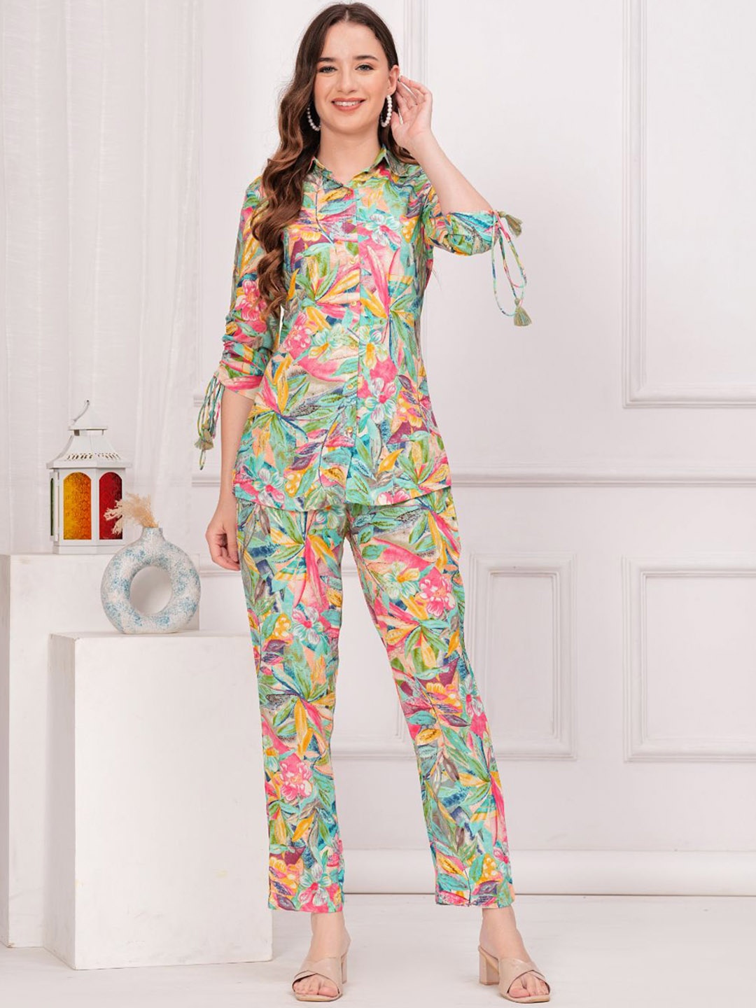 

KALINI Printed Shirt Collar Shirt & Trousers, Green