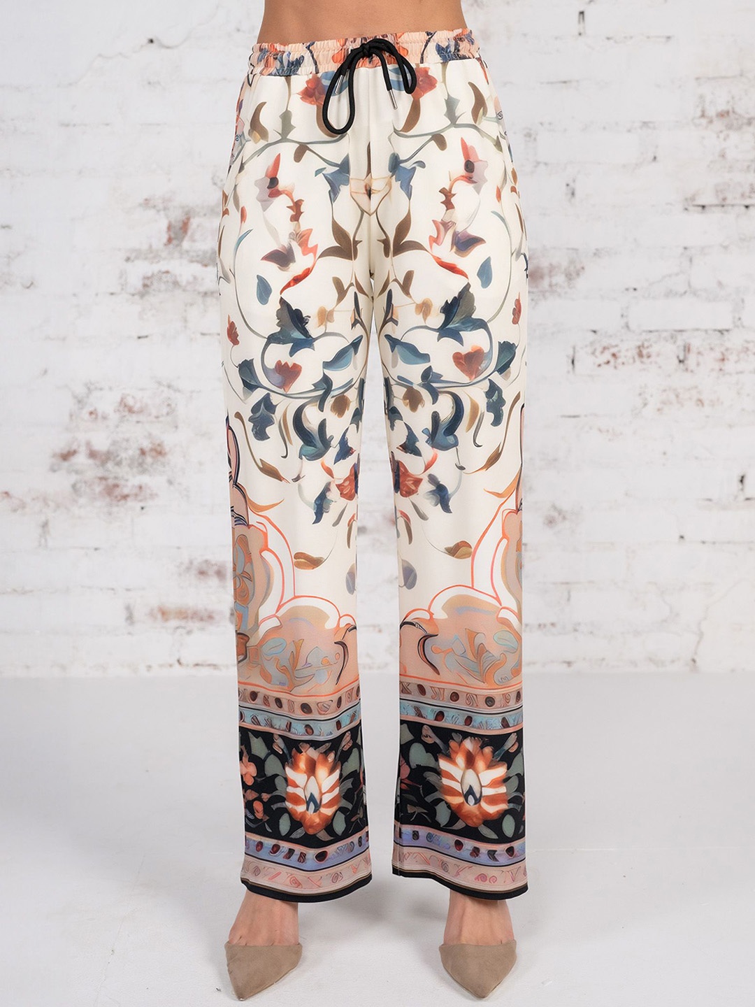 

EDRIO Women Floral Printed Wide Leg Regular Fit Trouser, Off white