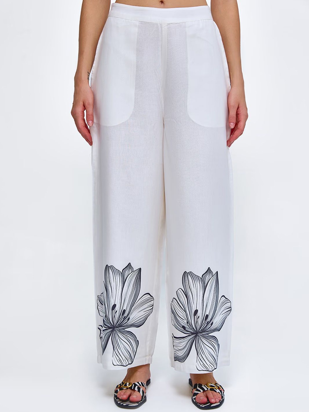 

COVER STORY Women Floral Printed Trousers, White