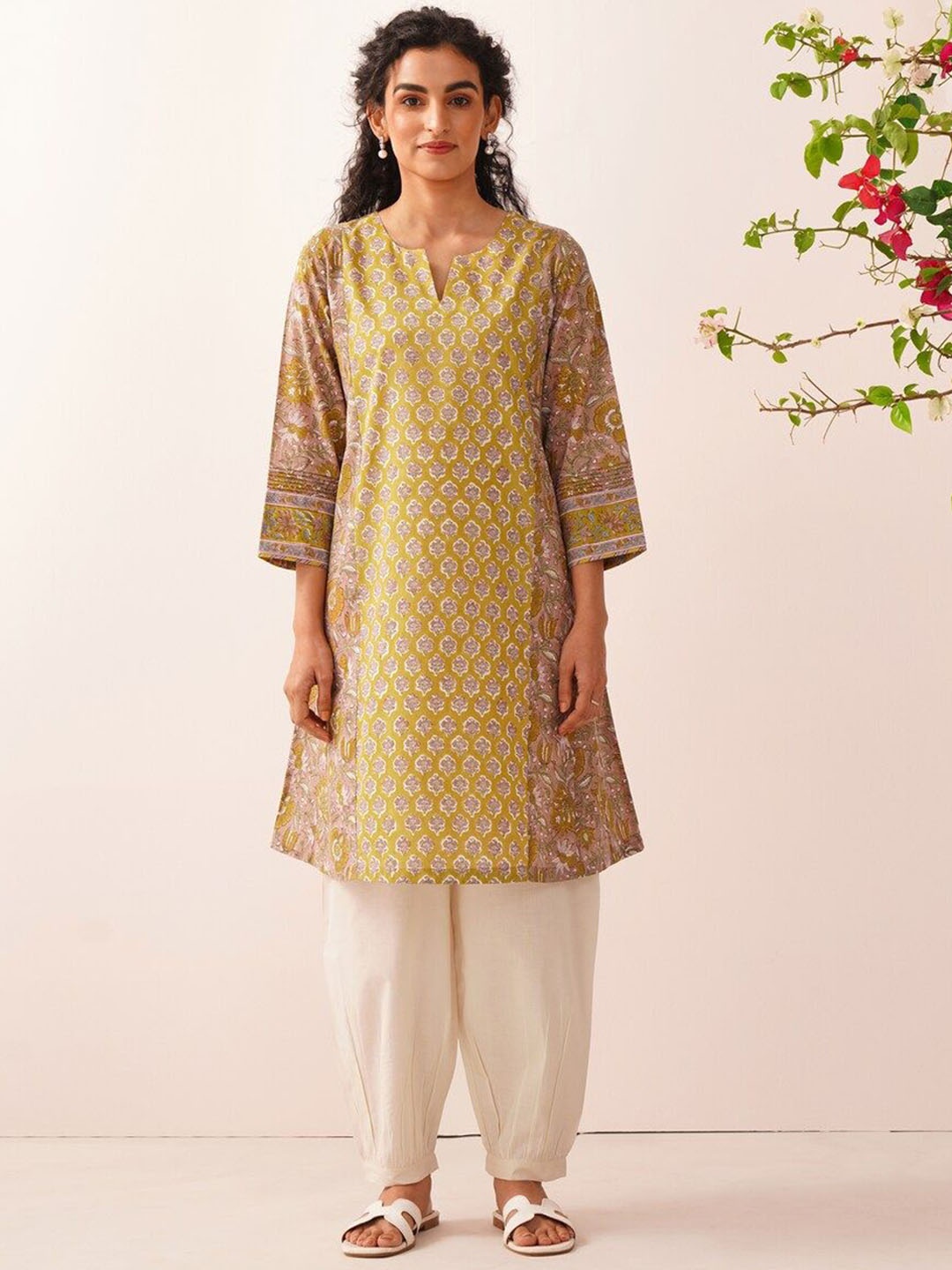 

JAYPORE Floral Printed Regular Cotton Straight Kurta, Yellow