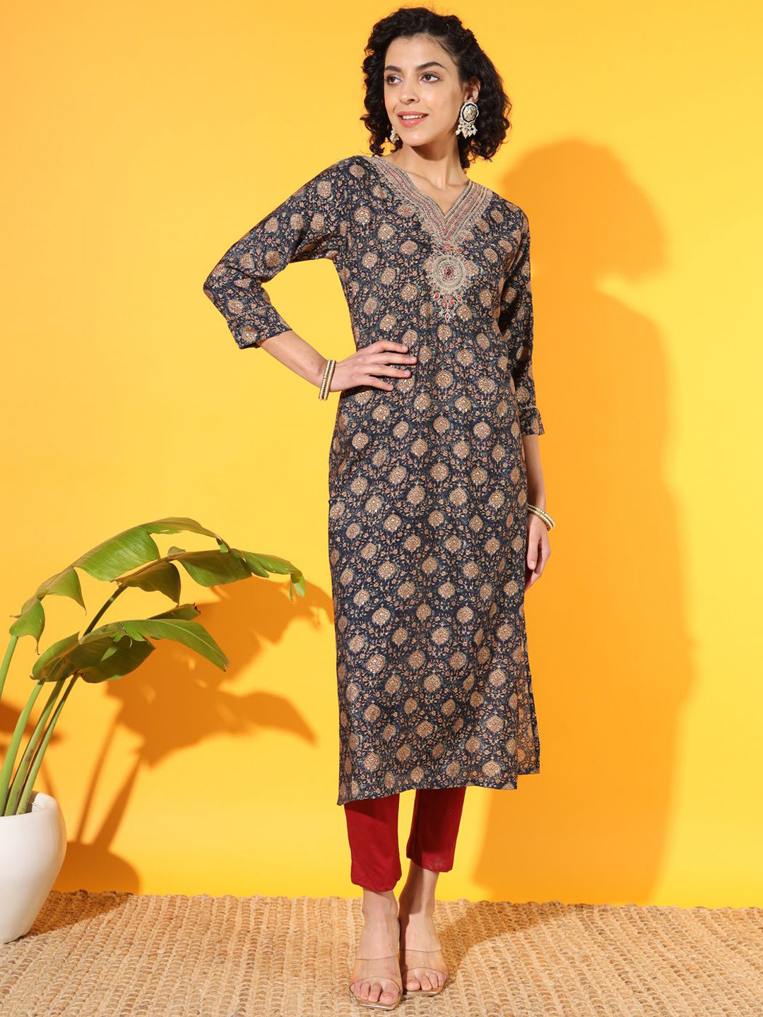 

VESH Ethnic Motifs Printed V-Neck Sequinned Straight Kurta, Blue