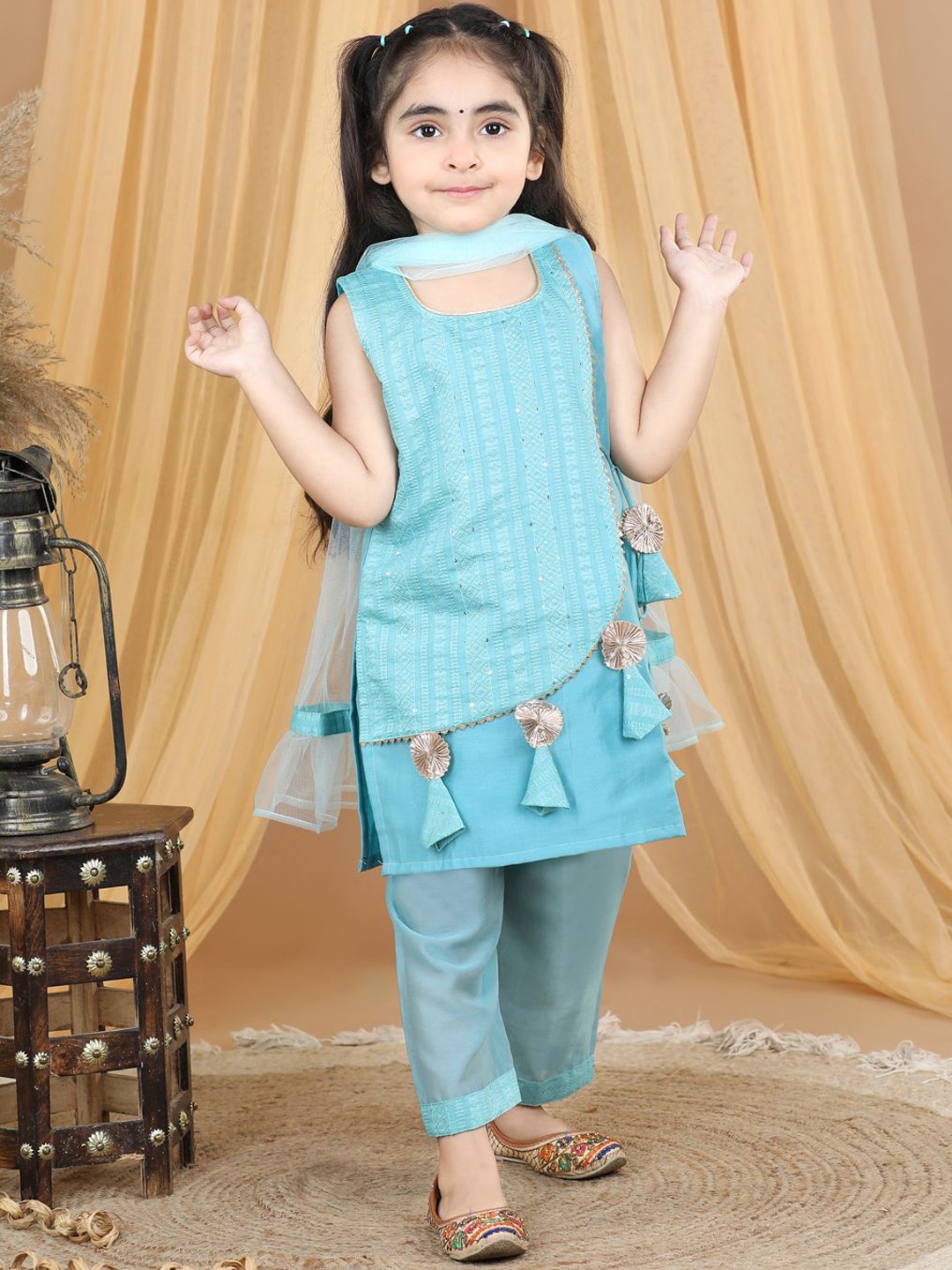 

Here&Now X Kinder Kids Girls Floral Embroidered Pure Cotton Kurta With Trousers, Blue