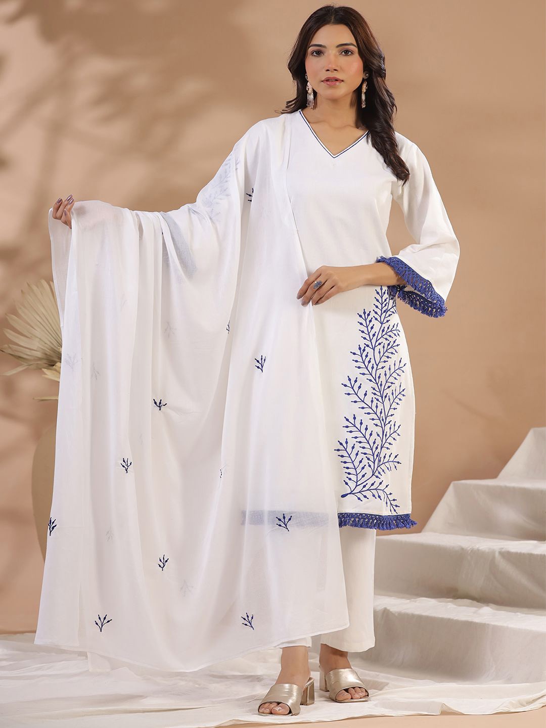 

Coordnord Floral Embroidered Regular Pure Cotton Straight Kurta with Harem Pants, White