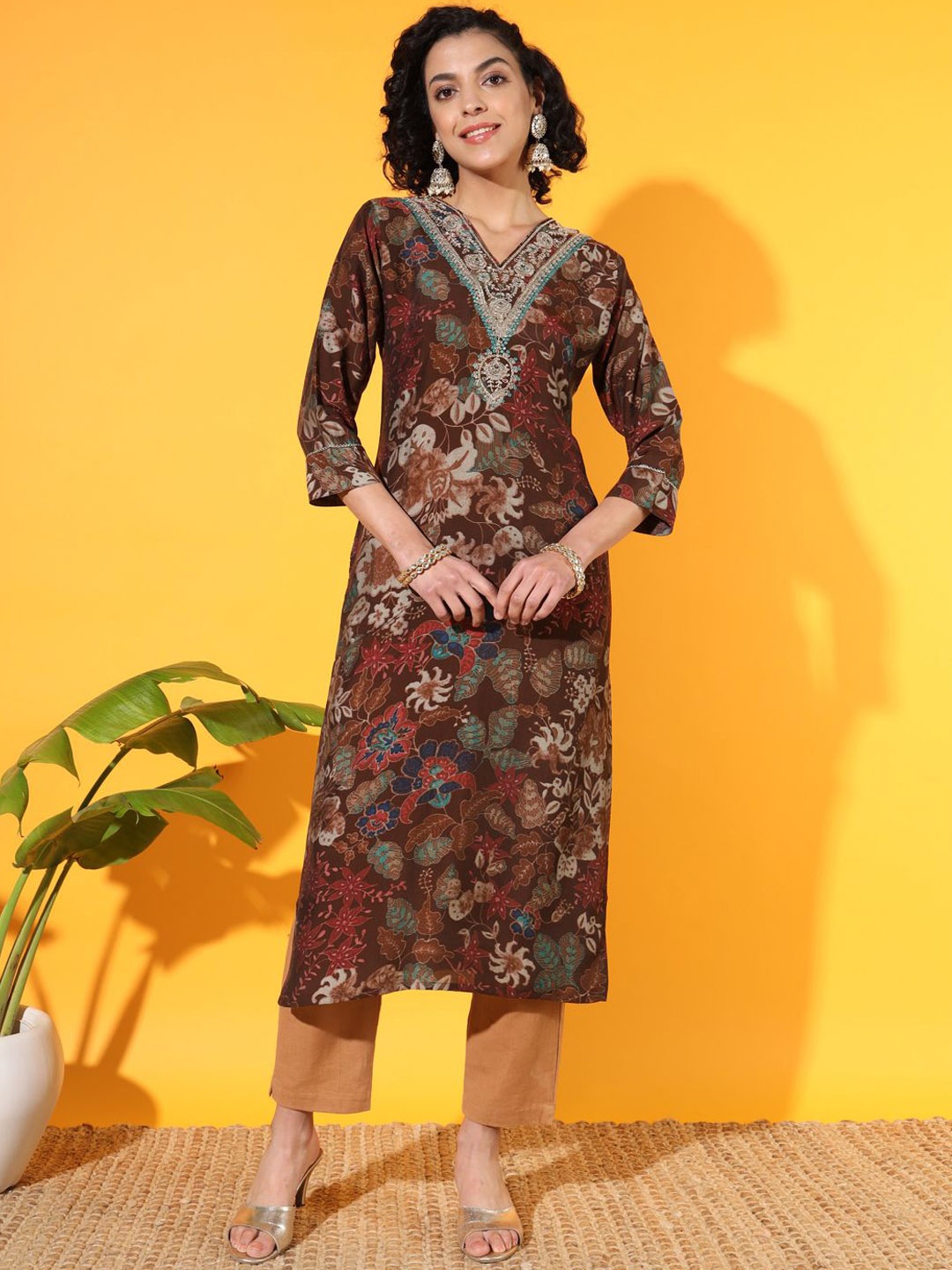 

VESH Floral Printed V Neck Straight Kurta, Purple