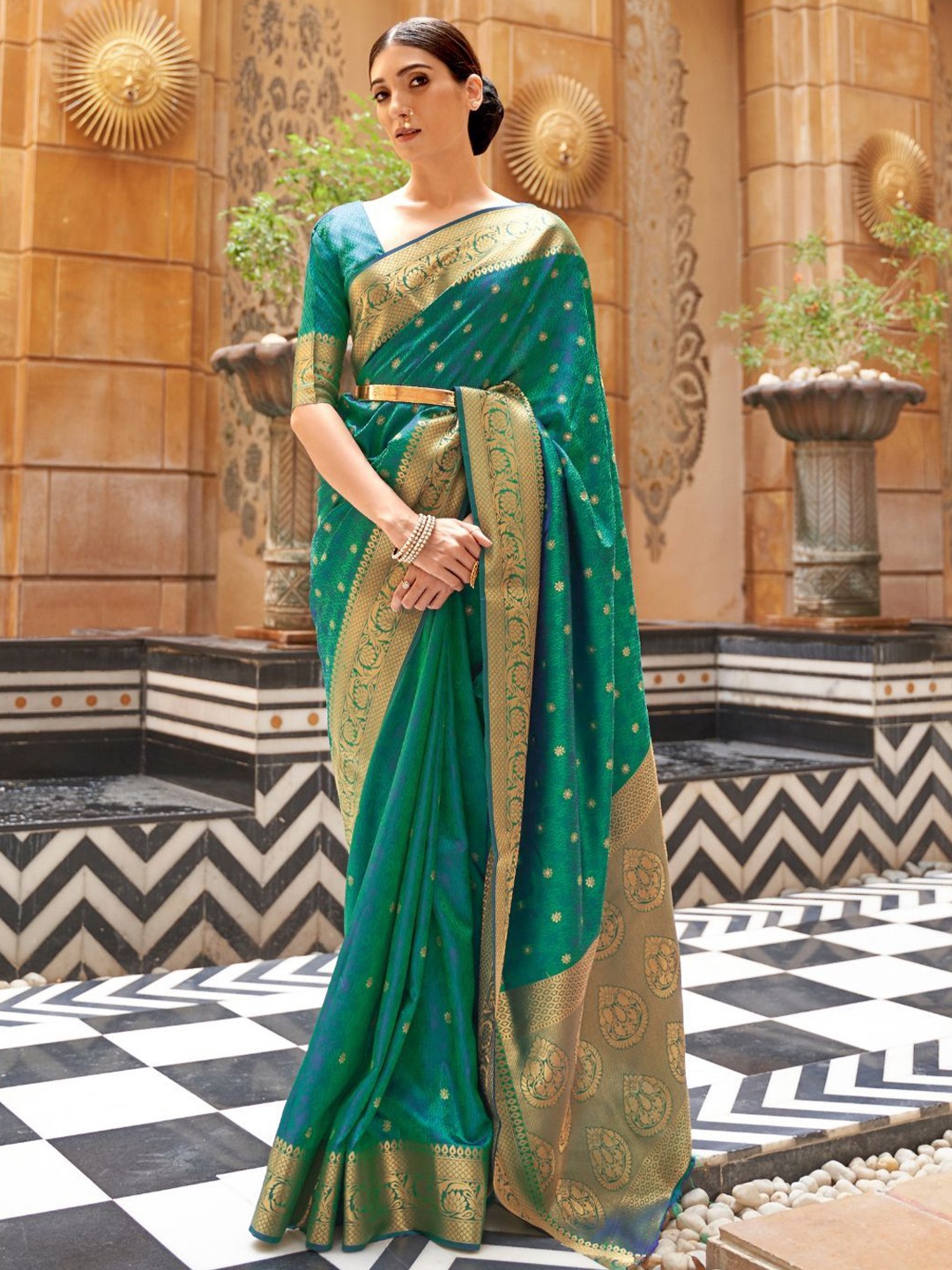 

ODETTE Ethnic Motifs Woven Design Zari Saree, Green