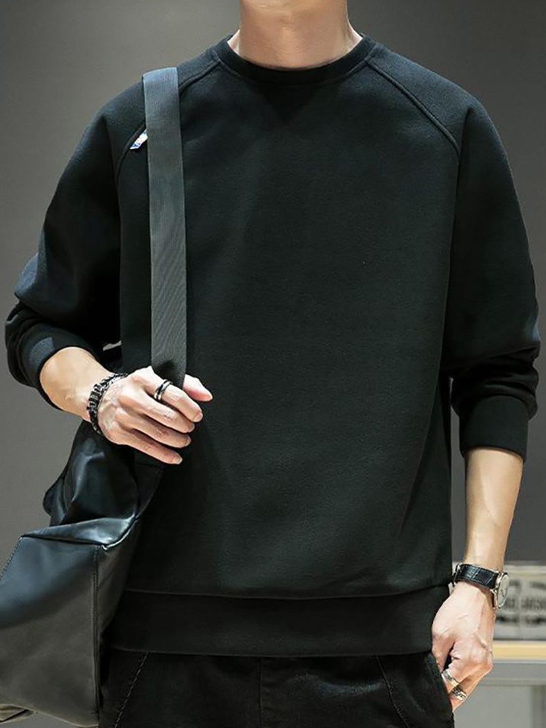 

StyleCast x Revolte Men Round Neck Pullover Sweatshirt, Black