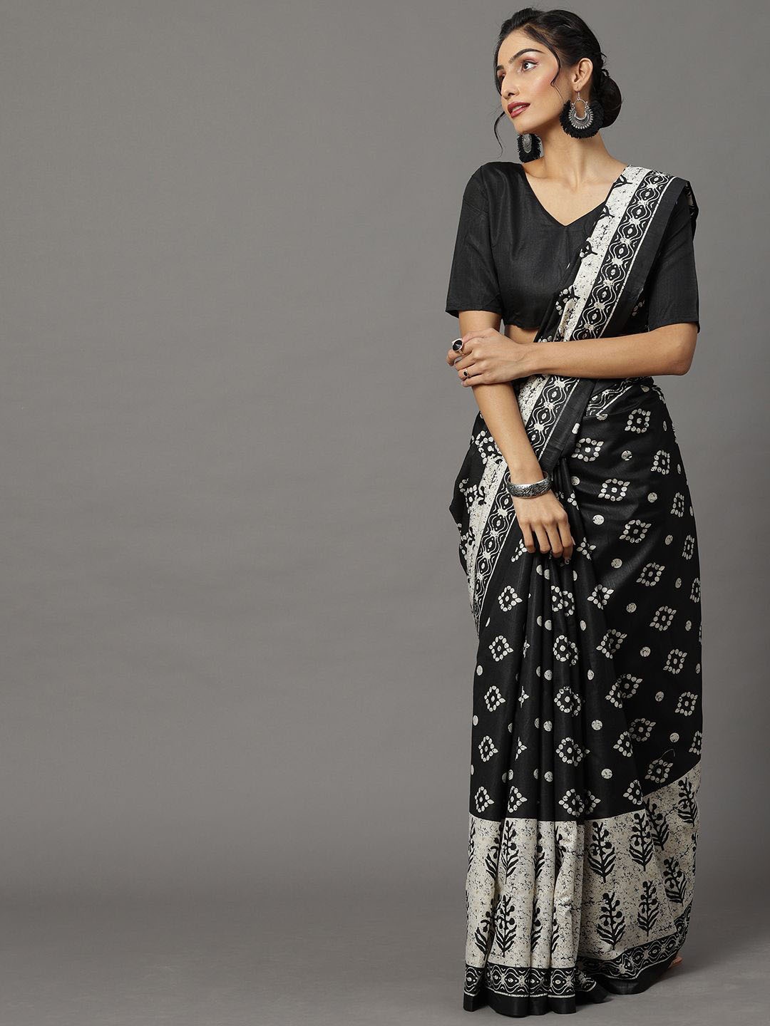 

KALINI Floral Block Print Saree, Black