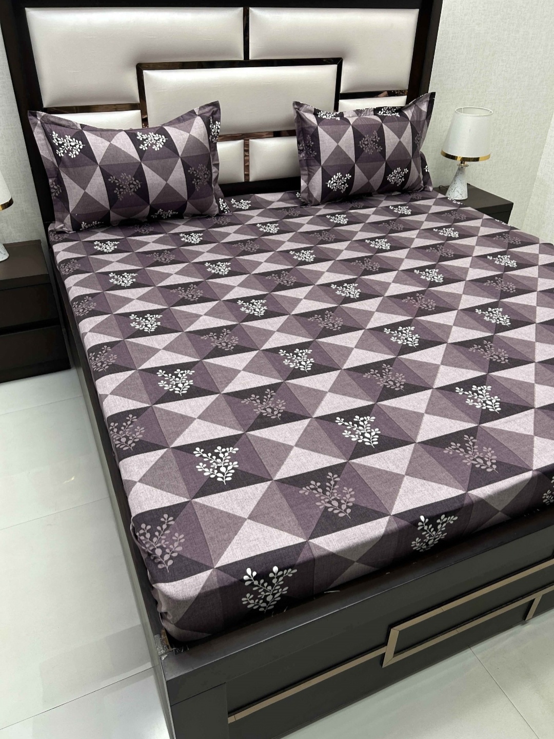 

Pure Decor Velar Sib Purple Geometric Printed Cotton 250TC King Bedsheet & 2 Pillow Covers