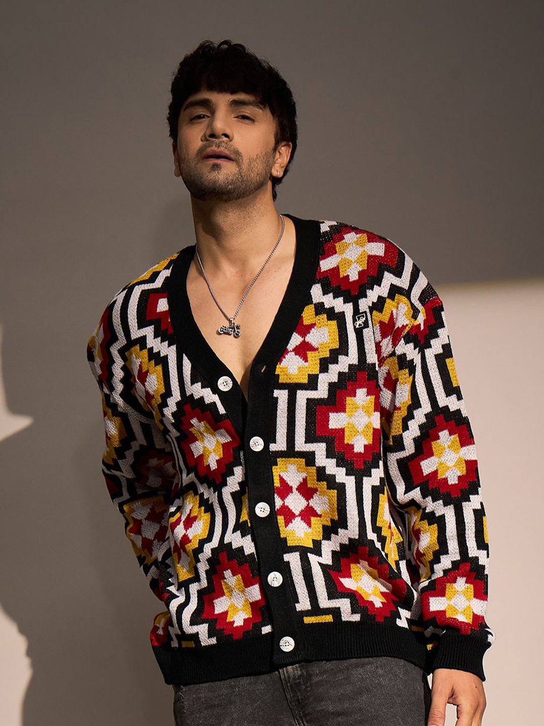 

FUGAZEE Men Geometric Printed Cardigan Sweaters, White