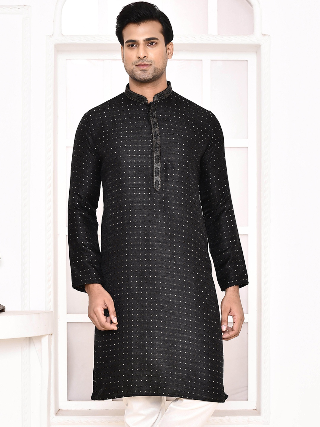 

MAAHI FABS Men Polka Dot Thread Work Kurta, Black