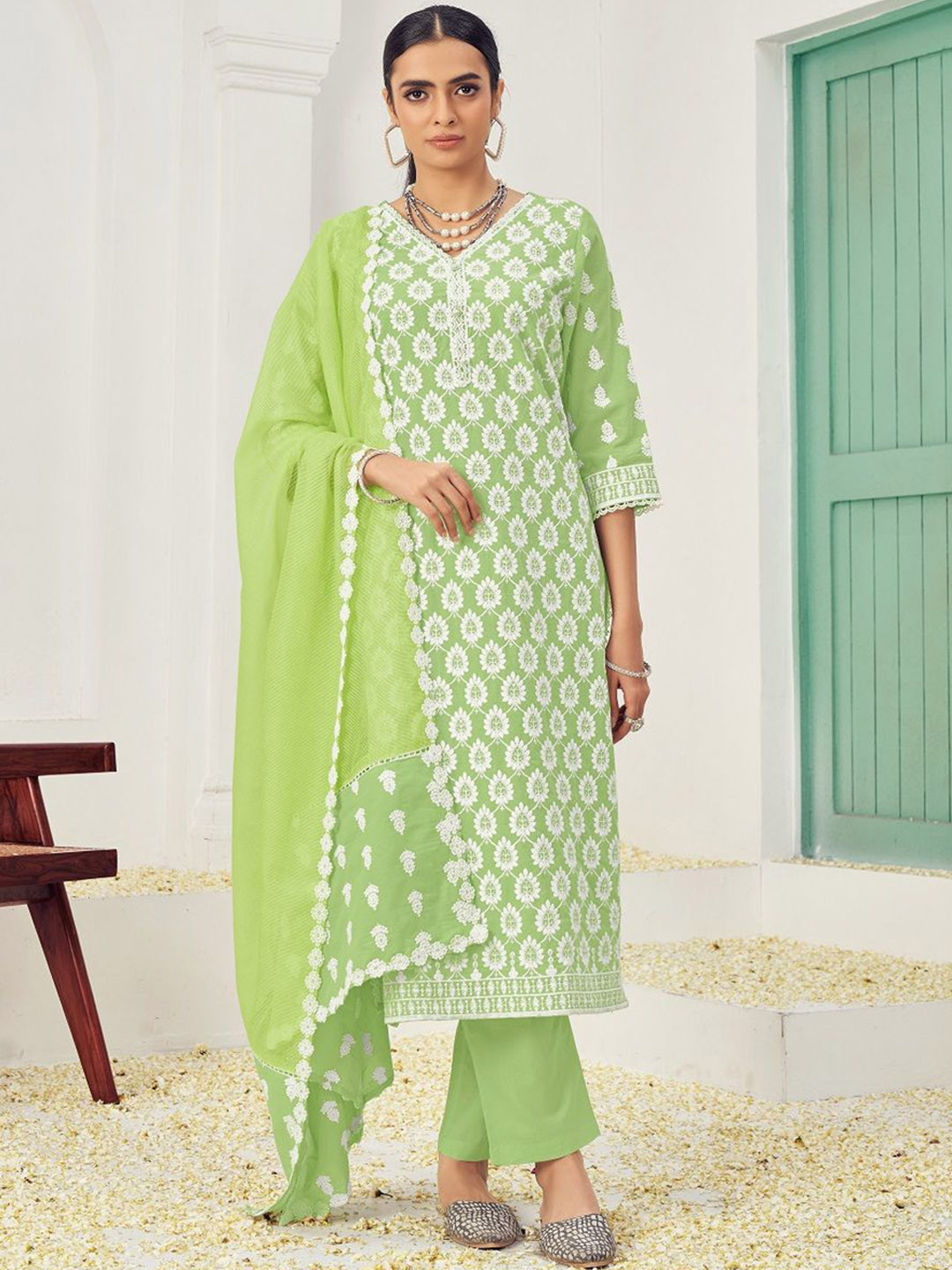 

JIVORA Women Floral Embroidered Regular Pure Cotton Kurti with Trousers & With Dupatta, Green