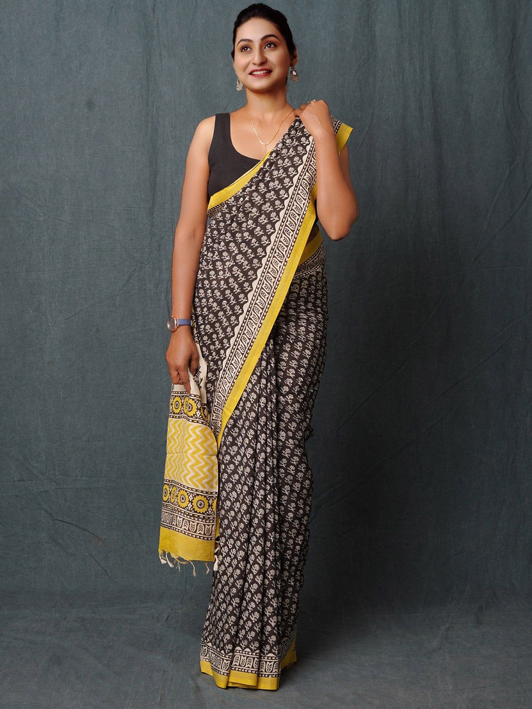 

Unnati Silks Ethnic Motifs Art Silk Handloom Bagru Saree, Black