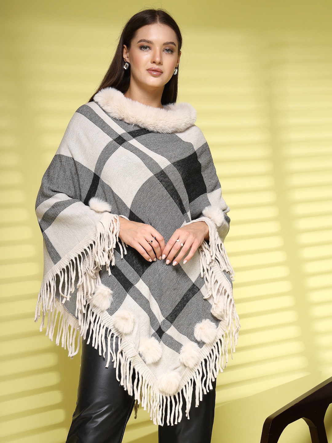 

Mafadeny Women Checked Longline Poncho, Off white