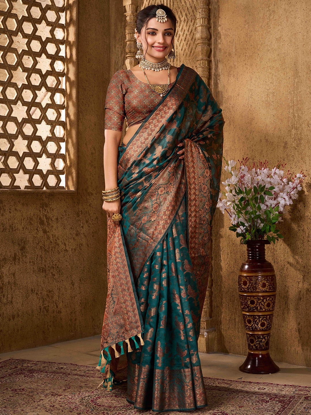

KALINI Woven Design Zari Banarasi Saree, Green